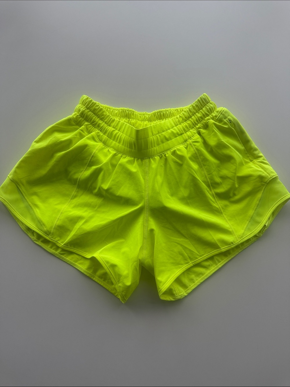 Lululemon Women’s Neon Yellow running hotty hot Shorts